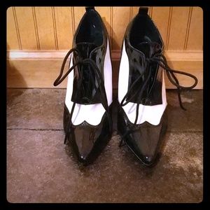 Patent, wingtip heels